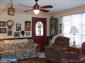 15 Cider Mill Road Mertztown, PA 19539 - Photo 2 of 6 Living Room