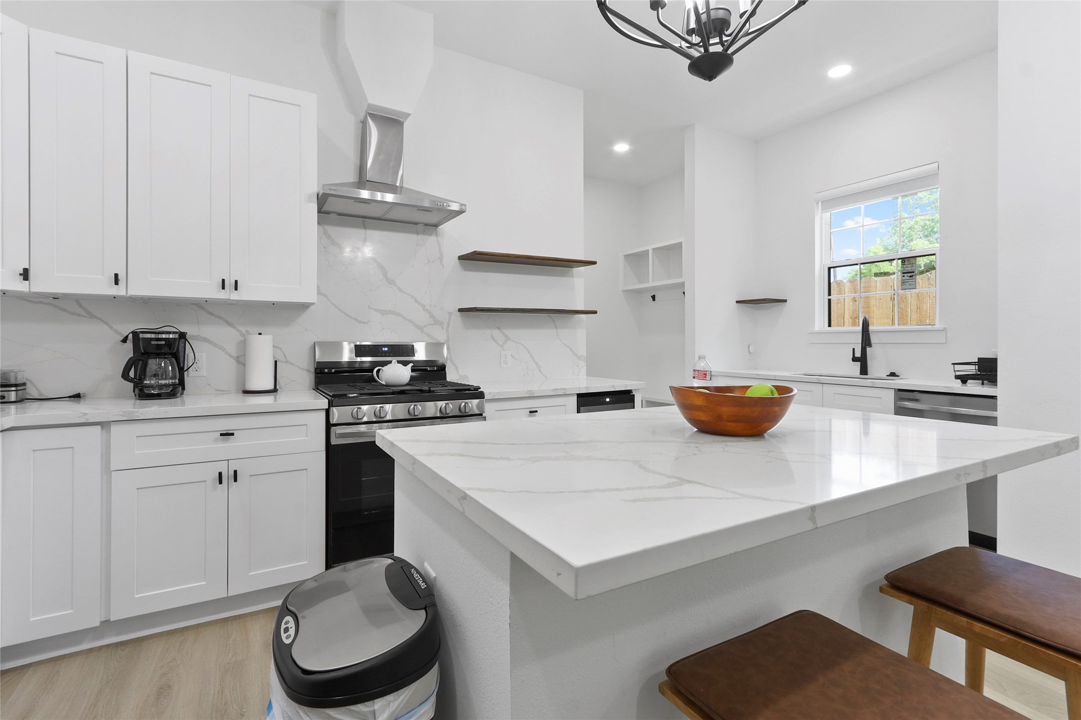 6747 Peerless Street Houston, TX 77021 - Photo 10 of 30 Kitchen area