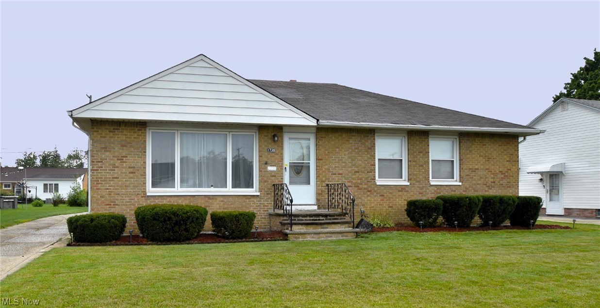 1730 Bellingham Road Cleveland, OH 44124 - Photo 1 of 18