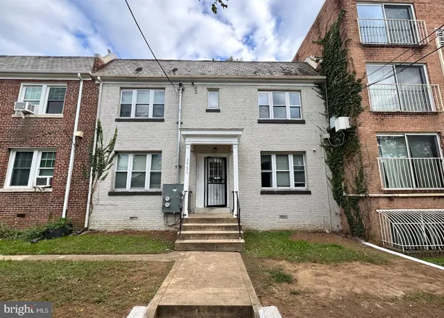 $2,129 | 1721 Minnesota Avenue Southeast, Unit 4, Washington, DC 20020