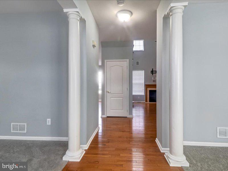 77 Cayuga Road Bordentown, NJ 08505 - Photo 4 of 37