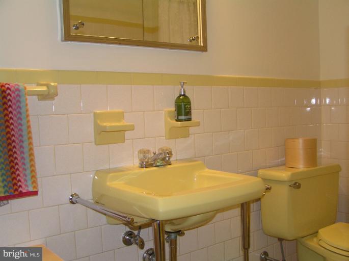 43 Sheridan Road Arnold, MD 21012 - Photo 12 of 26 Bath