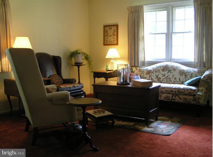 43 Sheridan Road Arnold, MD 21012 - Photo 5 of 26 Living Room