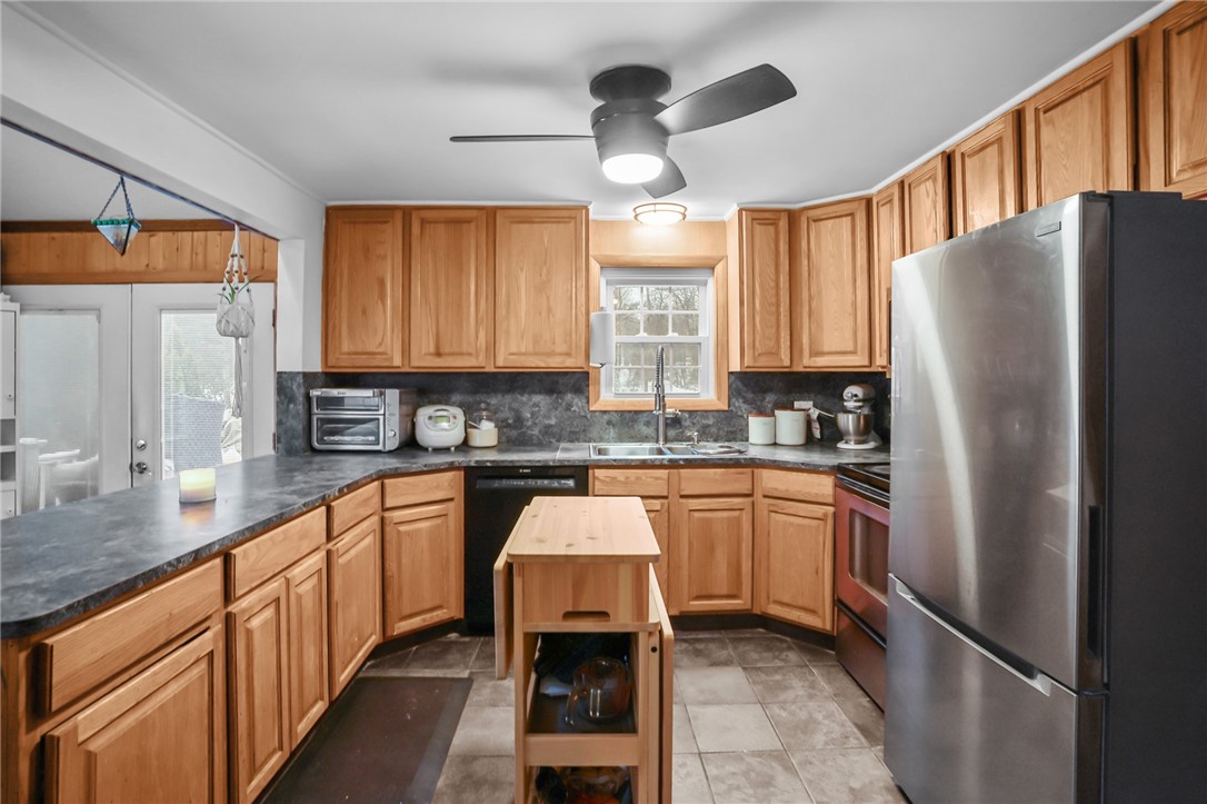 168 Knotty Oak Road Coventry, RI 02816 - Photo 8 of 42