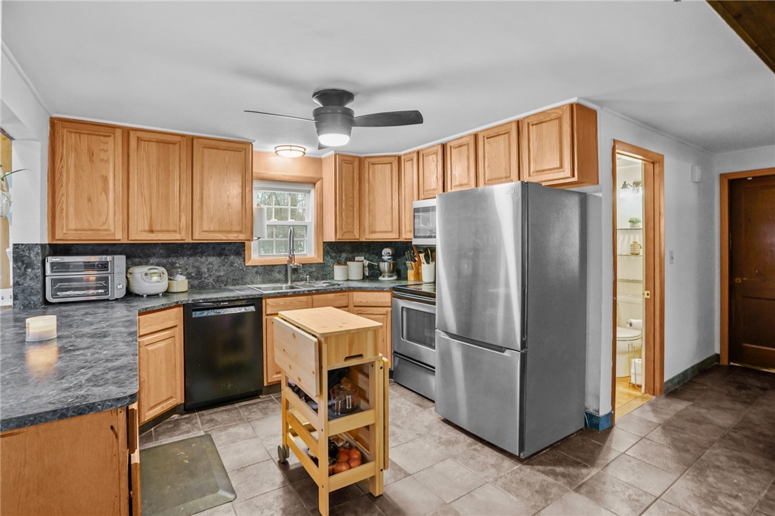 168 Knotty Oak Road Coventry, RI 02816 - Photo 9 of 42