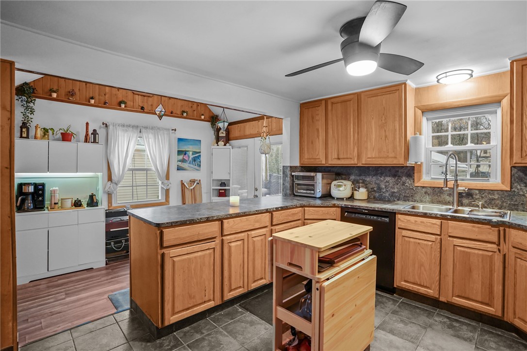 168 Knotty Oak Road Coventry, RI 02816 - Photo 10 of 42