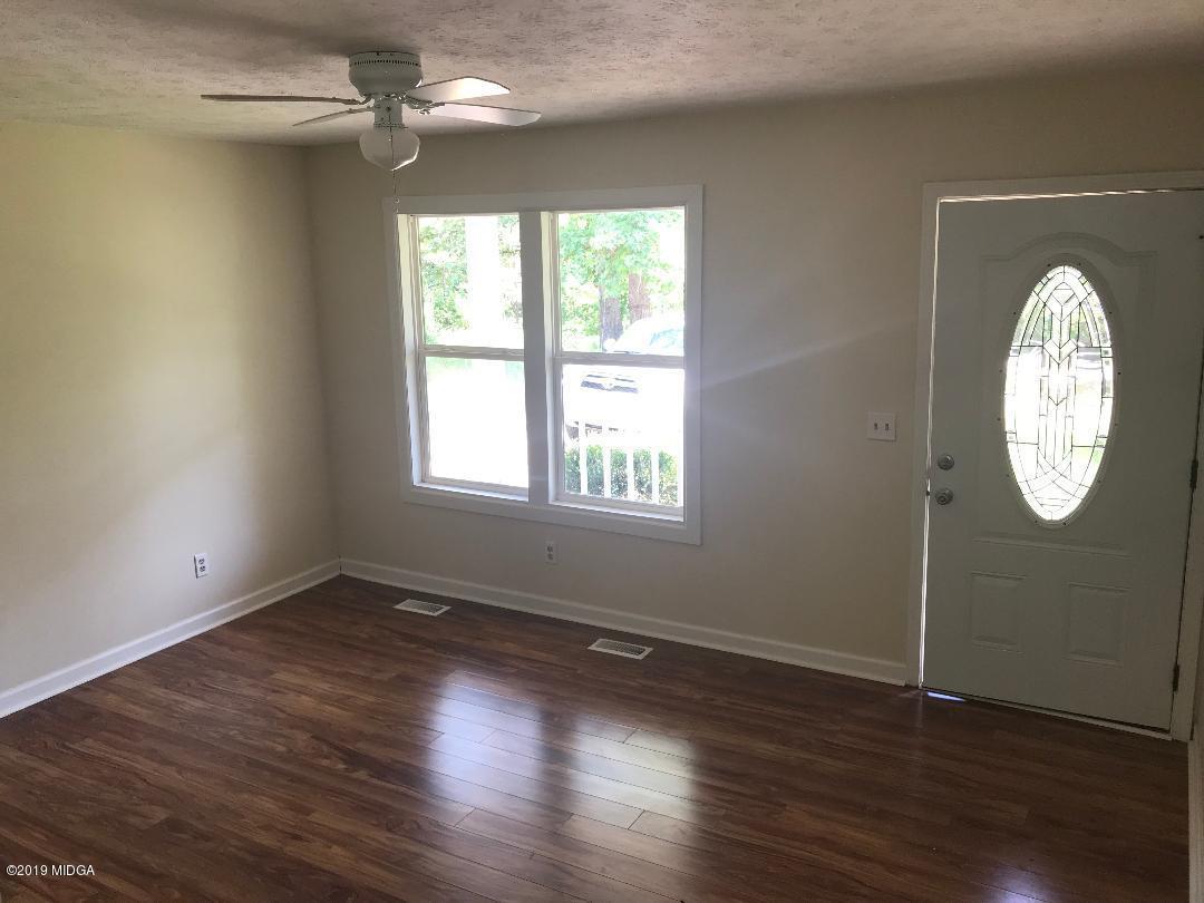 504 Mitchell Road Forsyth, GA 31029 - Photo 2 of 10 living room