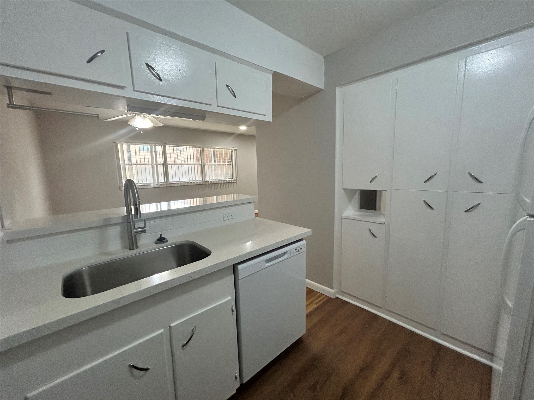 3520 Garrott Street, Unit 3 Houston, TX 77006 - Photo 4 of 12 a view white cabinets and a sink