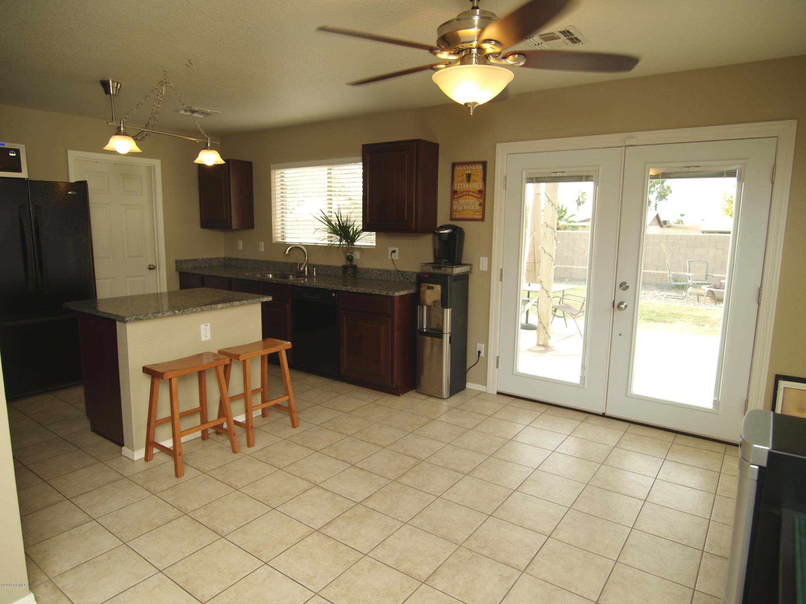 1018 East Pedro Road Phoenix, AZ 85042 - Photo 4 of 28 4 - KITCHEN