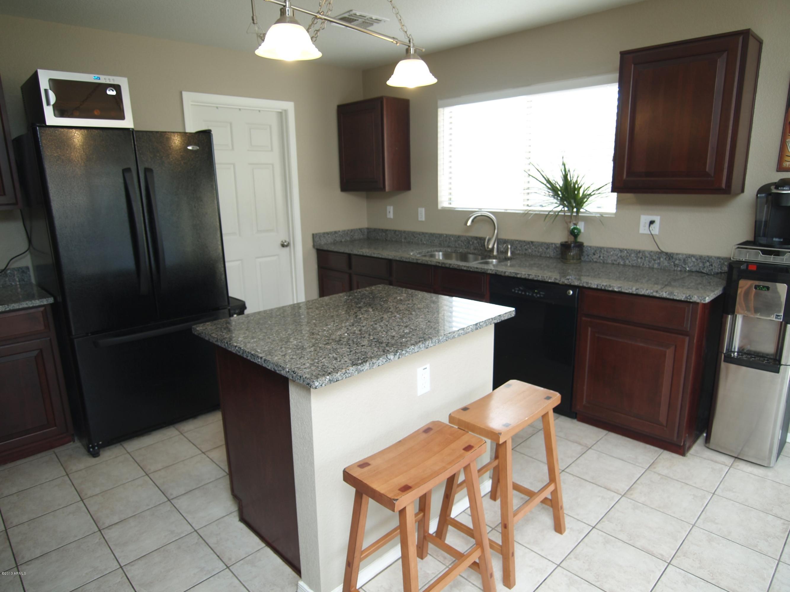 1018 East Pedro Road Phoenix, AZ 85042 - Photo 8 of 28 8 - KITCHEN