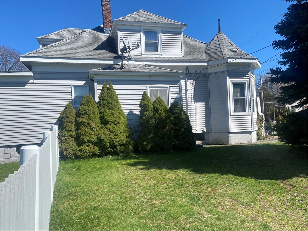 12 Crescent Road Pawtucket, RI 02861 - Photo 4 of 15