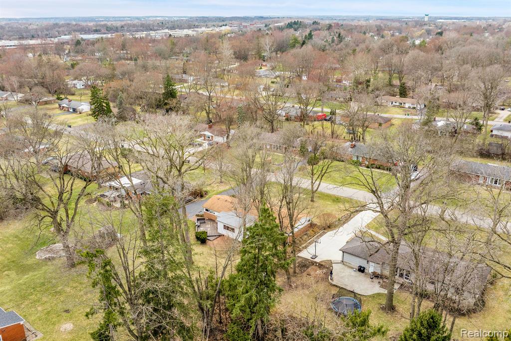 28390 New Castle Road Farmington, MI 48331 - Photo 10 of 37