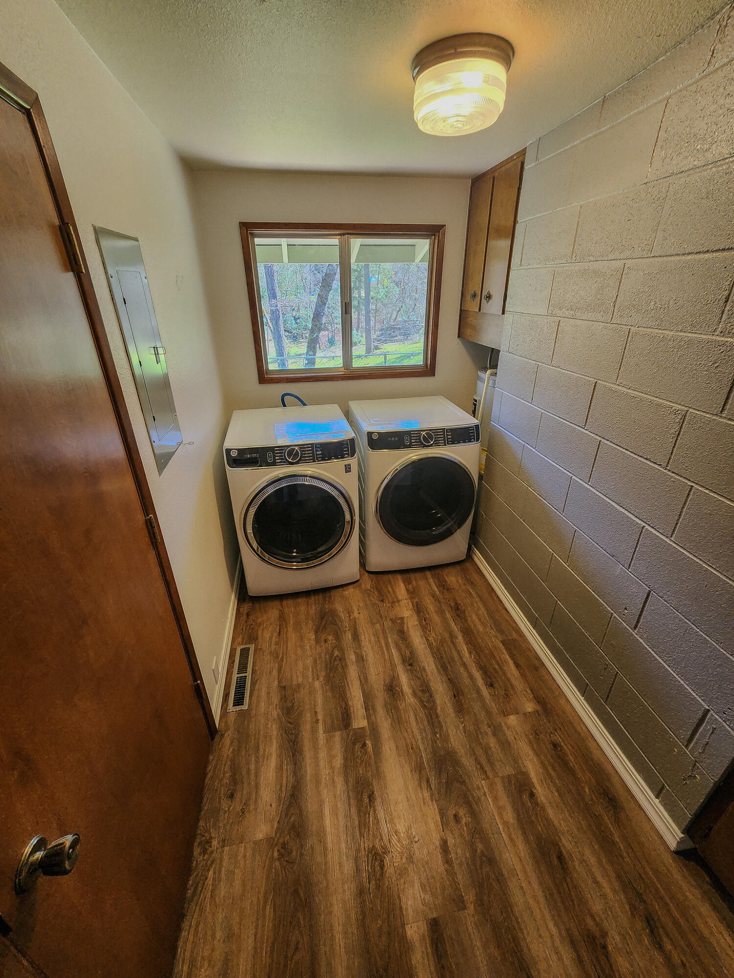 1707 Robinson Road Grants Pass, OR 97527 - Photo 18 of 40 Laundry
