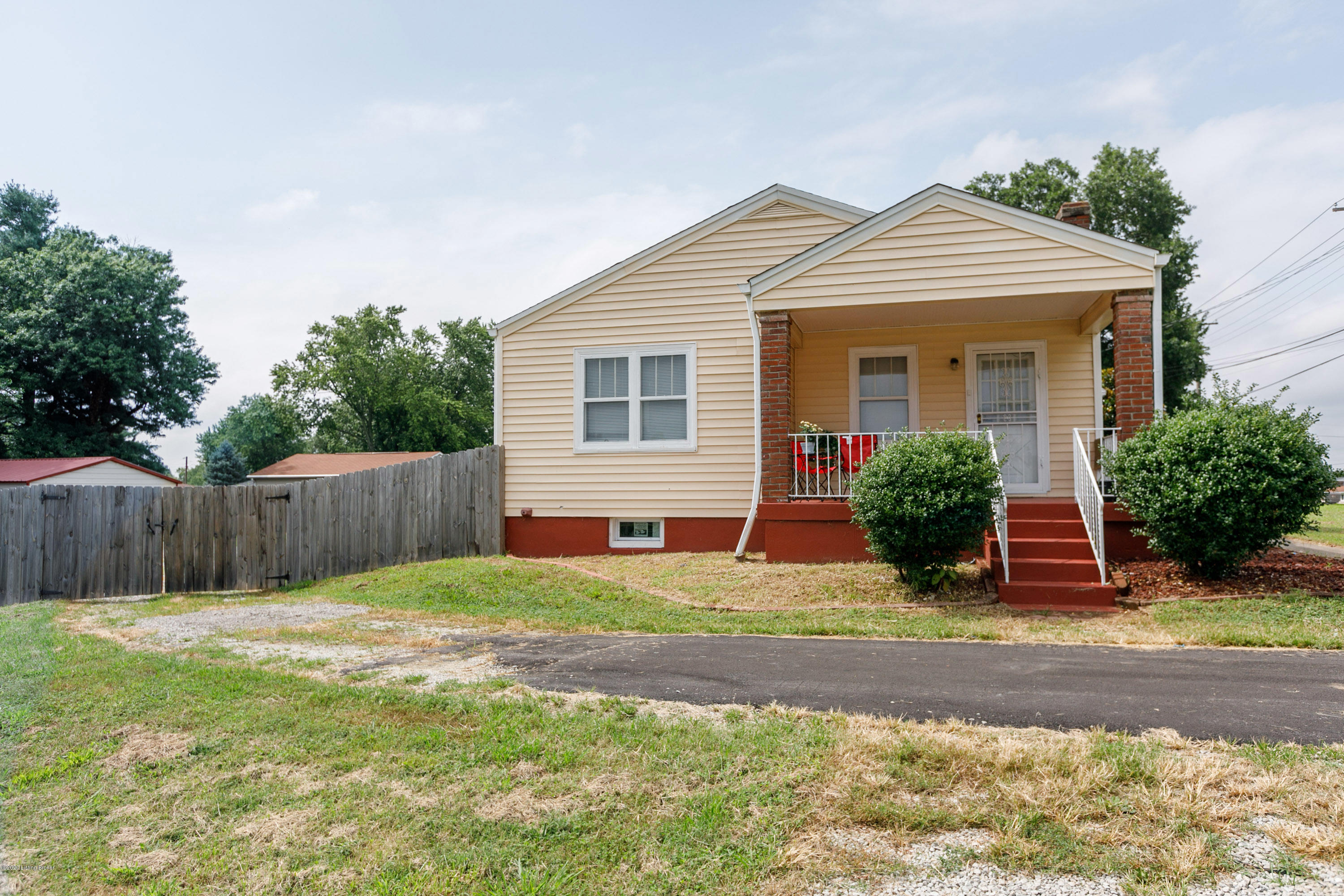 7506 Shepherdsville Road Louisville, KY 40219 - Photo 1 of 40 Front view