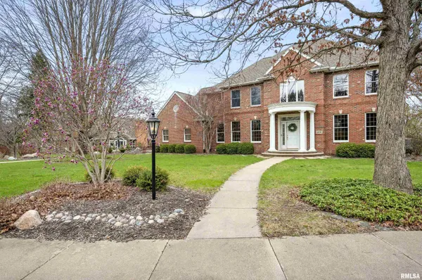 $679,900 | 10706 North Grand Oak Court, Peoria, IL 61615
