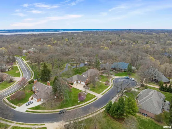$679,900 | 10706 North Grand Oak Court, Peoria, IL 61615