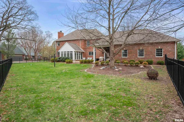 $679,900 | 10706 North Grand Oak Court, Peoria, IL 61615
