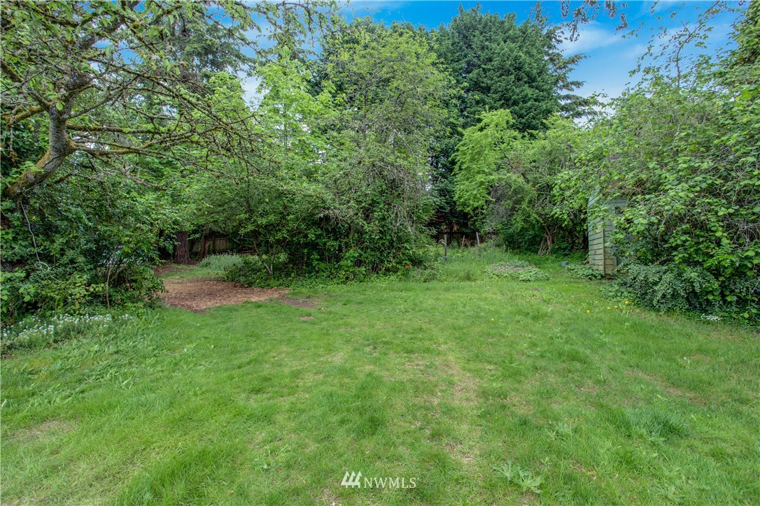 7204 78th Avenue Southeast Mercer Island, WA 98040 - Photo 12 of 16