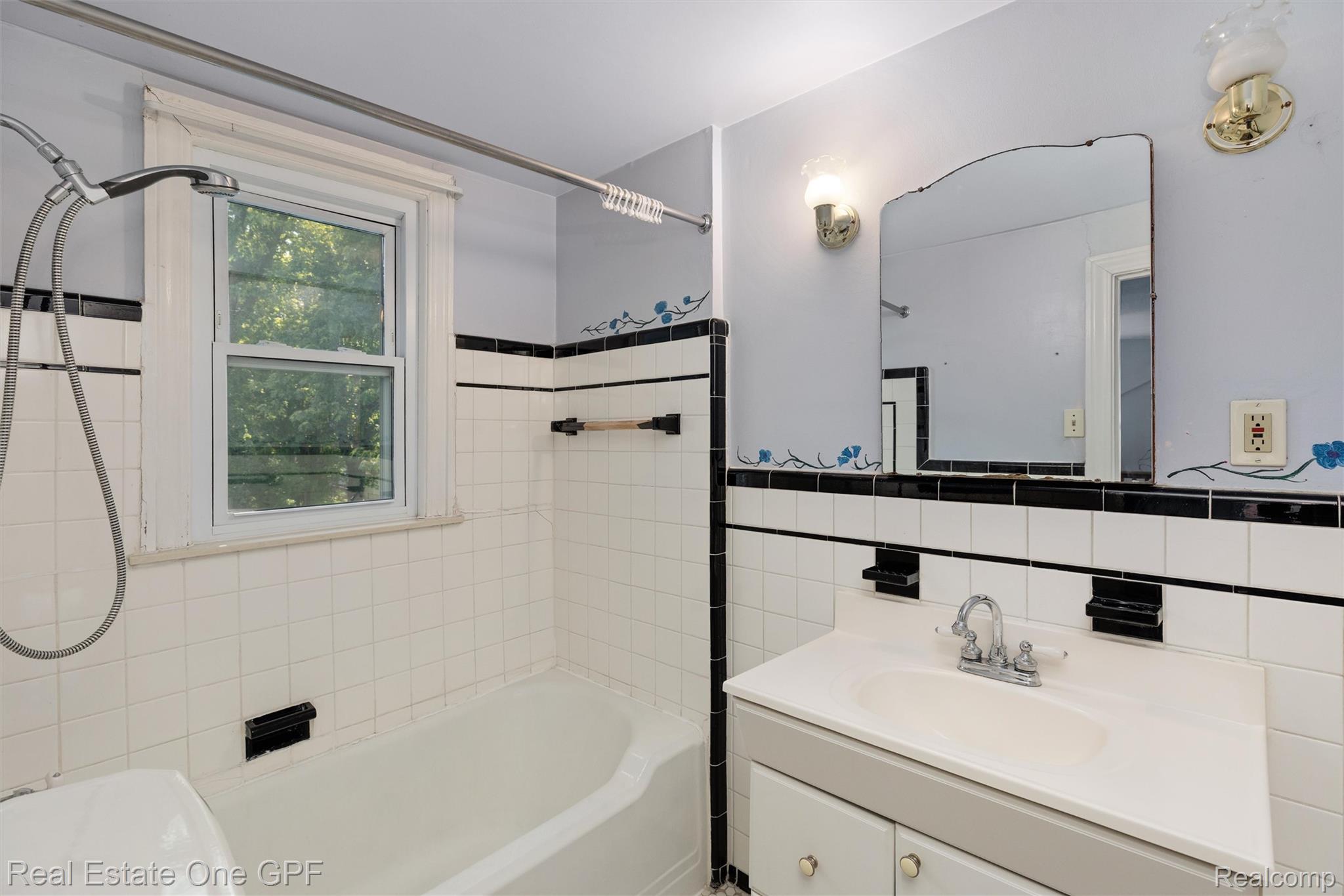 957 Fisher Road Grosse Pointe, MI 48230 - Photo 31 of 38 31-957 Fisher Rd 0030.jpg