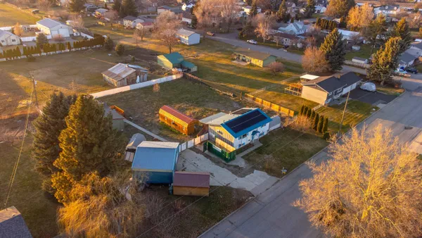 $600,000 | 4907 North Chase Road, Newman Lake, WA 99025