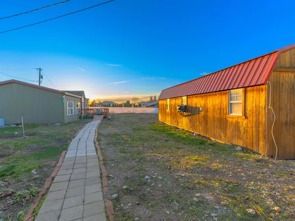 $600,000 | 4907 North Chase Road, Newman Lake, WA 99025