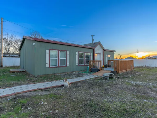 $600,000 | 4907 North Chase Road, Newman Lake, WA 99025