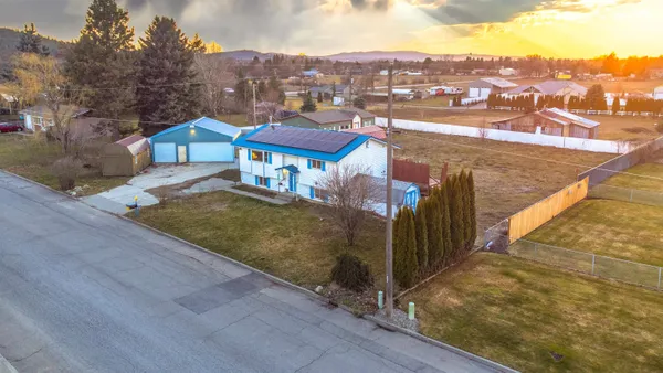 $600,000 | 4907 North Chase Road, Newman Lake, WA 99025