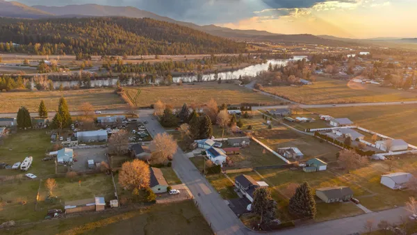 $600,000 | 4907 North Chase Road, Newman Lake, WA 99025