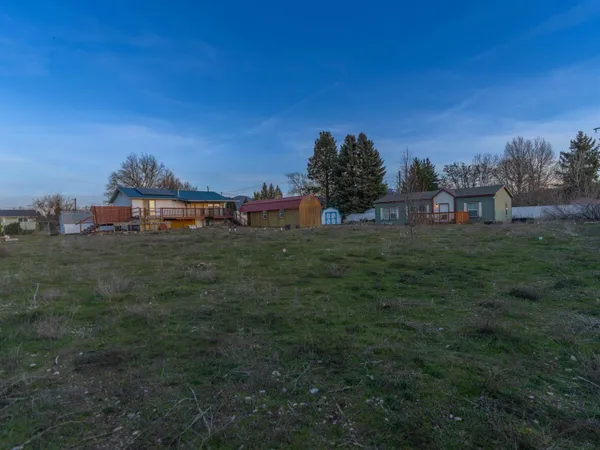 $600,000 | 4907 North Chase Road, Newman Lake, WA 99025