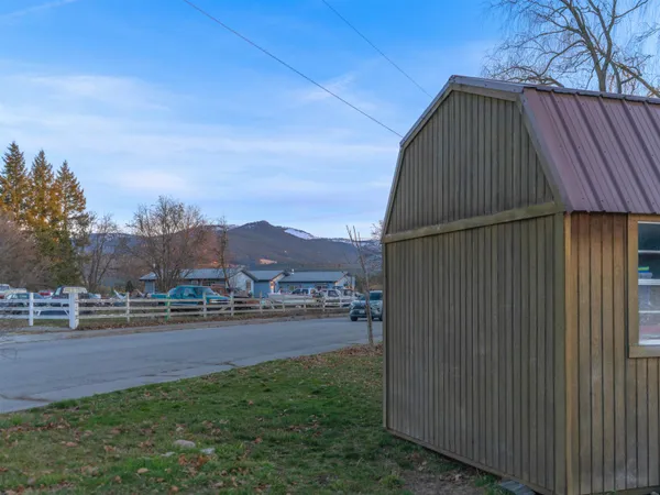 $600,000 | 4907 North Chase Road, Newman Lake, WA 99025