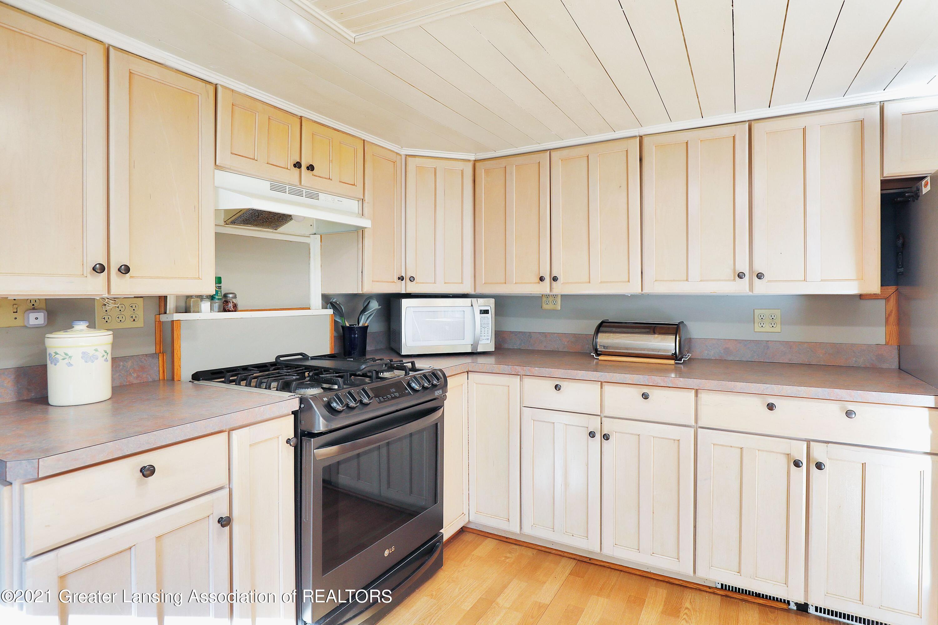 2837 Webster Road Lansing, MI 48906 - Photo 11 of 49 17