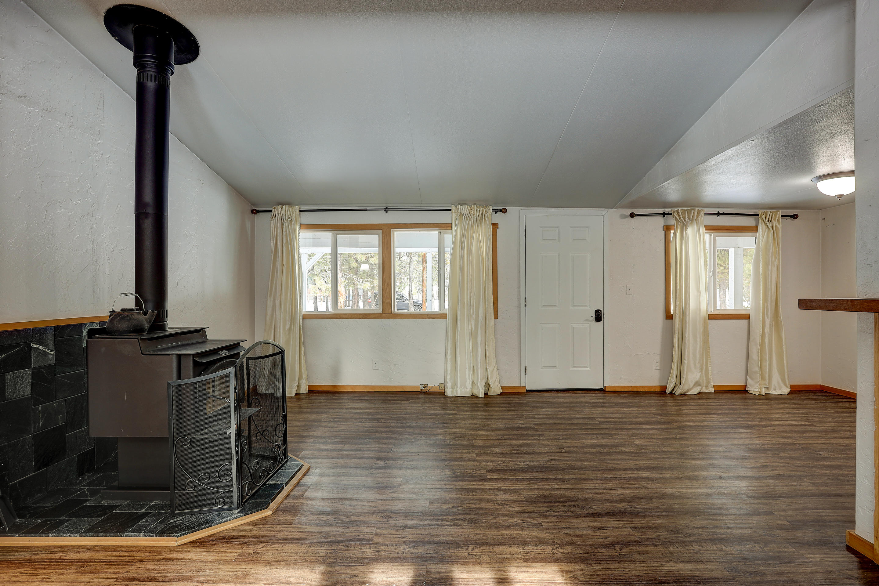17031 Kingsburg Road Bend, OR 97707 - Photo 5 of 32 17031 Kingsburg Road MLS-23