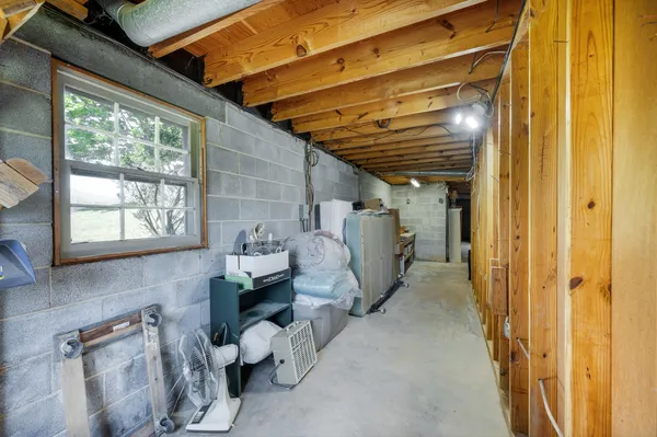 a view of a house with yard and porch