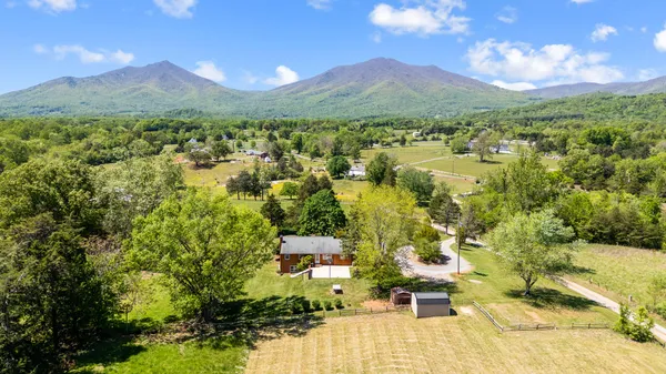 $695,000 | 1129 Croft Lane, Bedford, VA 24523