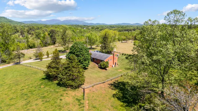 $719,800 | 1129 Croft Lane, Bedford, VA 24523