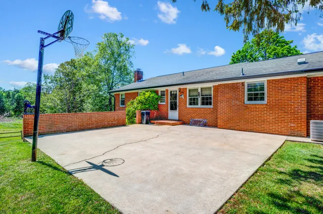 $719,800 | 1129 Croft Lane, Bedford, VA 24523