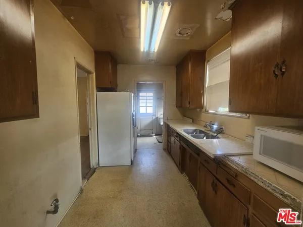 $699,000 | 6834 Encino Avenue, Van Nuys, CA 91406