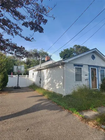 $550,000 | 535 Outlook Avenue, West Babylon, NY 11704