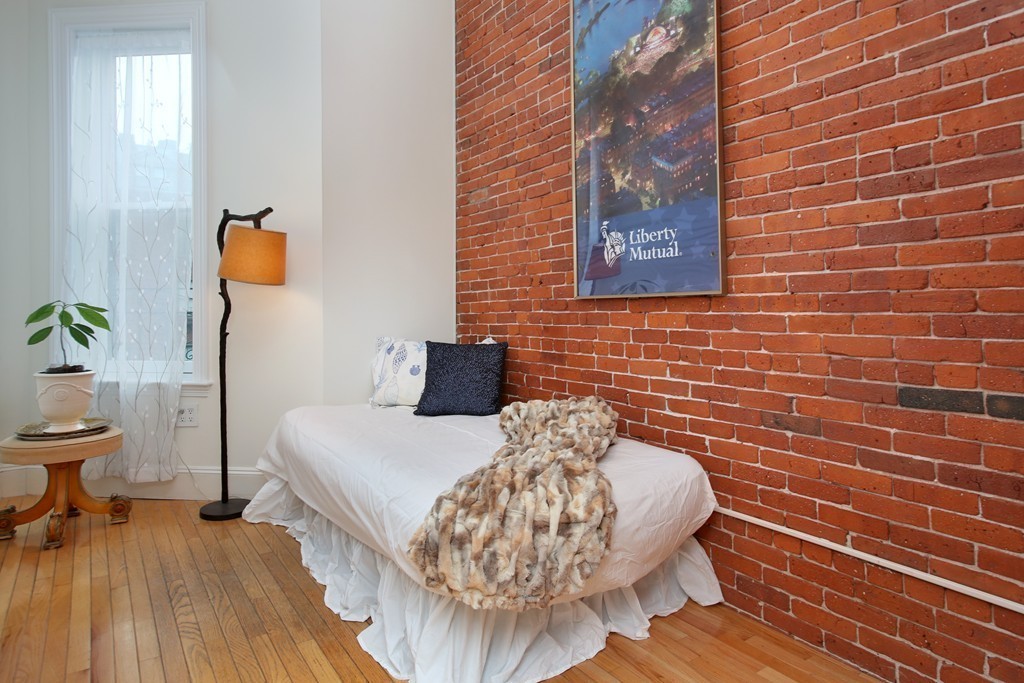 136 Beacon Street, Unit 7 Boston, MA 02116 - Photo 6 of 7 a bedroom with a bed and a chair