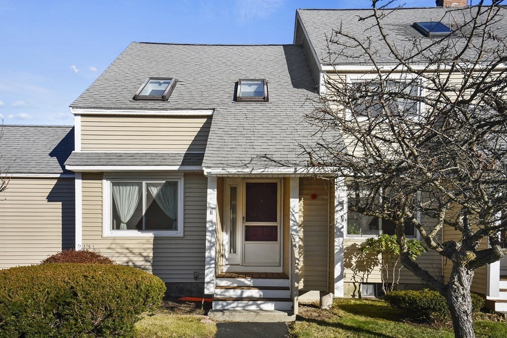 164 Ayer Road, Unit H4 Shirley, MA 01464 - Photo 1 of 33 a front view of a house with garden