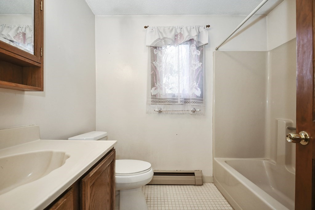 164 Ayer Road, Unit H4 Shirley, MA 01464 - Photo 14 of 33 a bathroom with a sink a toilet and bathtub