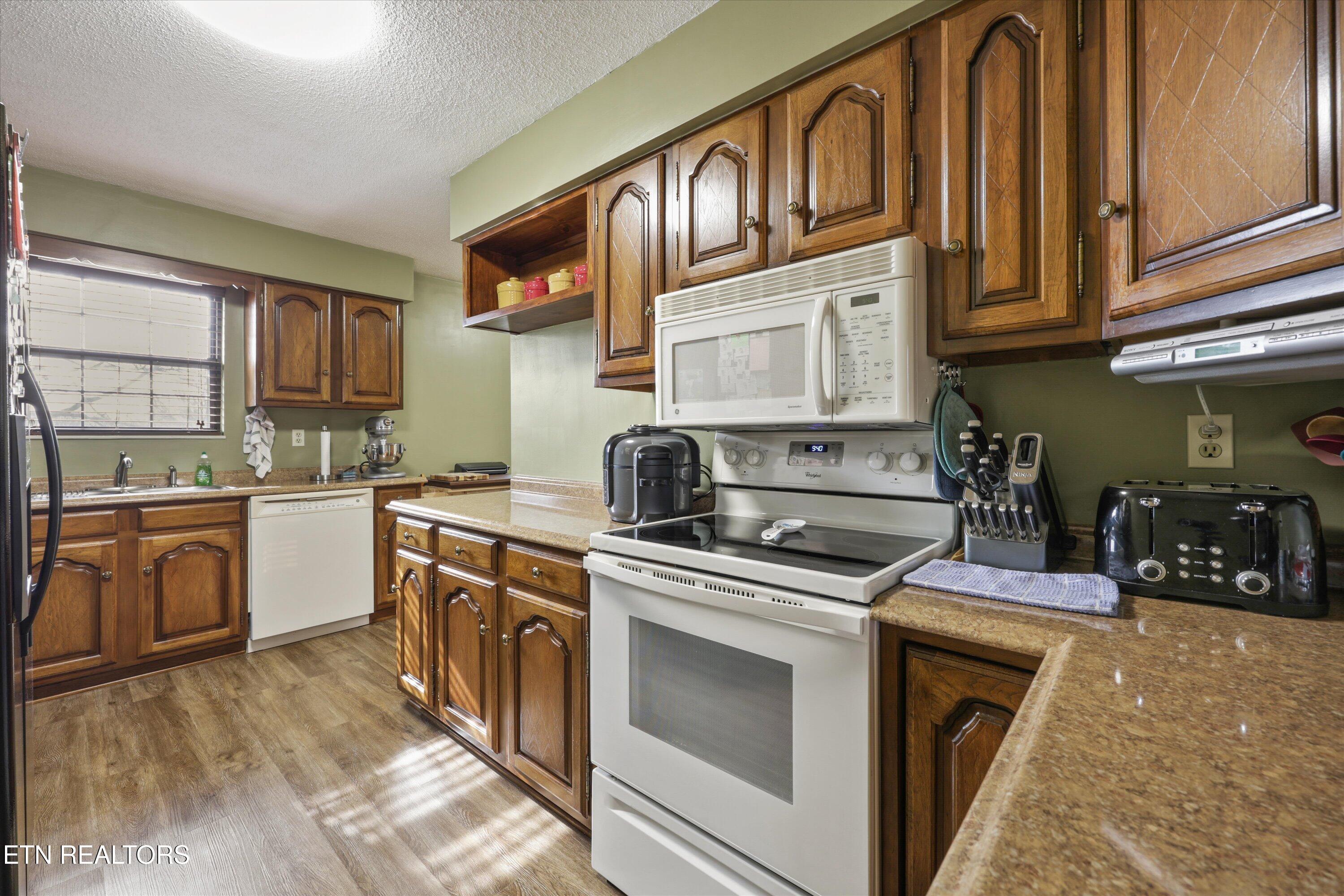 406 Powder House Road Powell, TN 37849 - Photo 12 of 33 IMG_9758