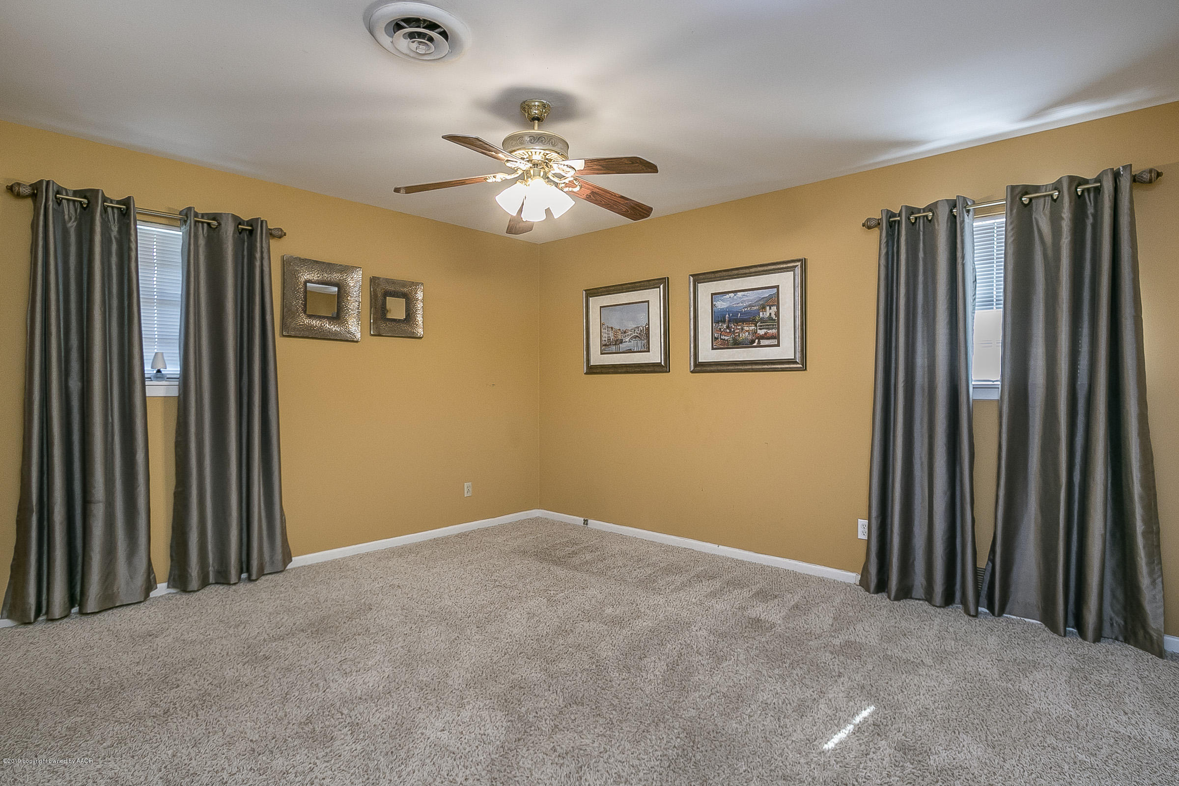 6016 Elmhurst Road Amarillo, TX 79106 - Photo 12 of 21 a view of a livingroom with a bookshelf