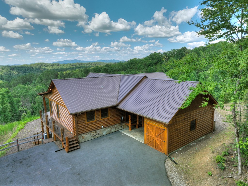 151 Lonesome Dove Trail Blue Ridge, GA 30513 - Photo 3 of 68 Gallery Image 3