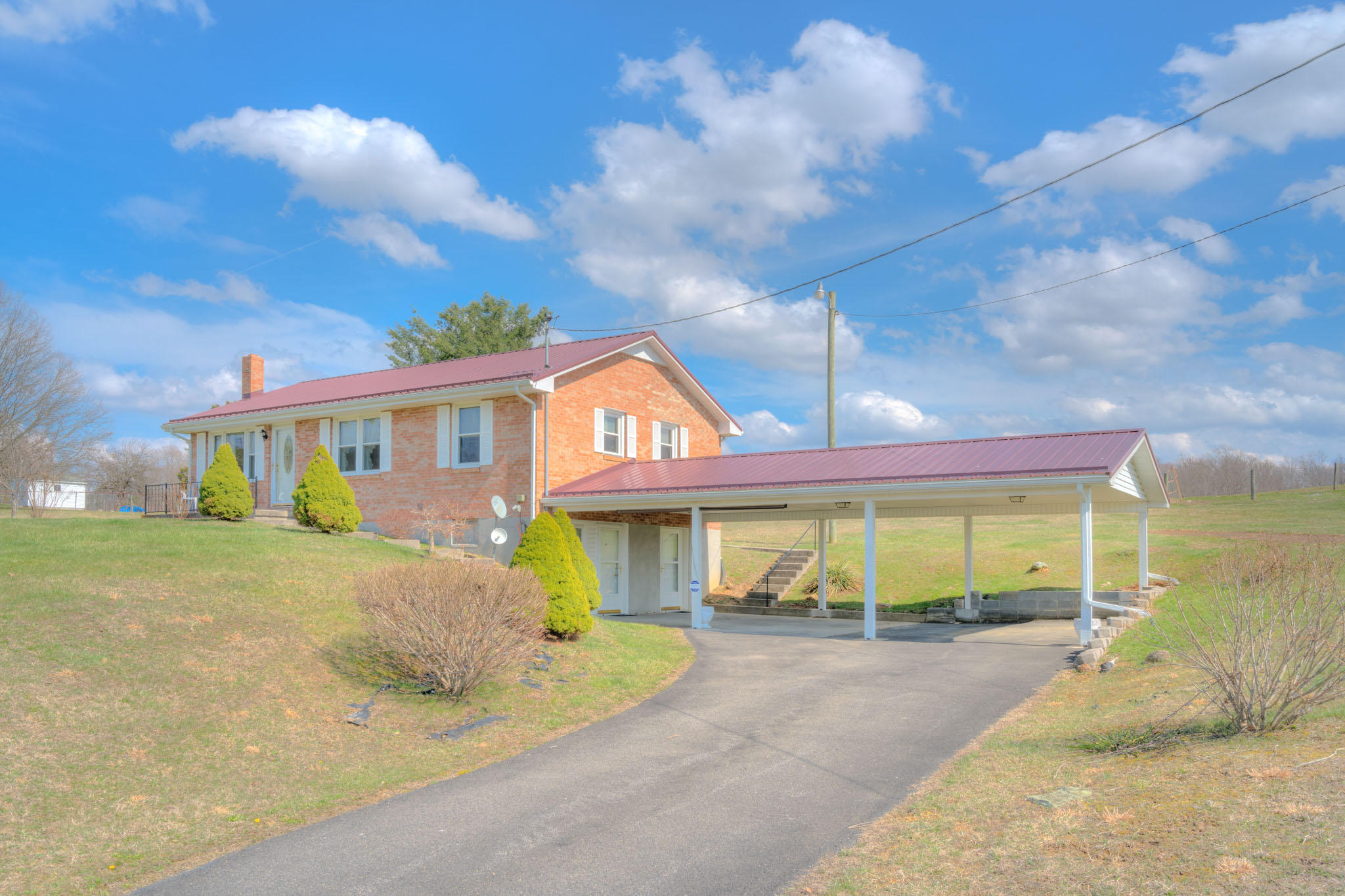 4964 Lizzie Gunn Road Pulaski, VA 24301 - Photo 1 of 31 a view of a volley ball court