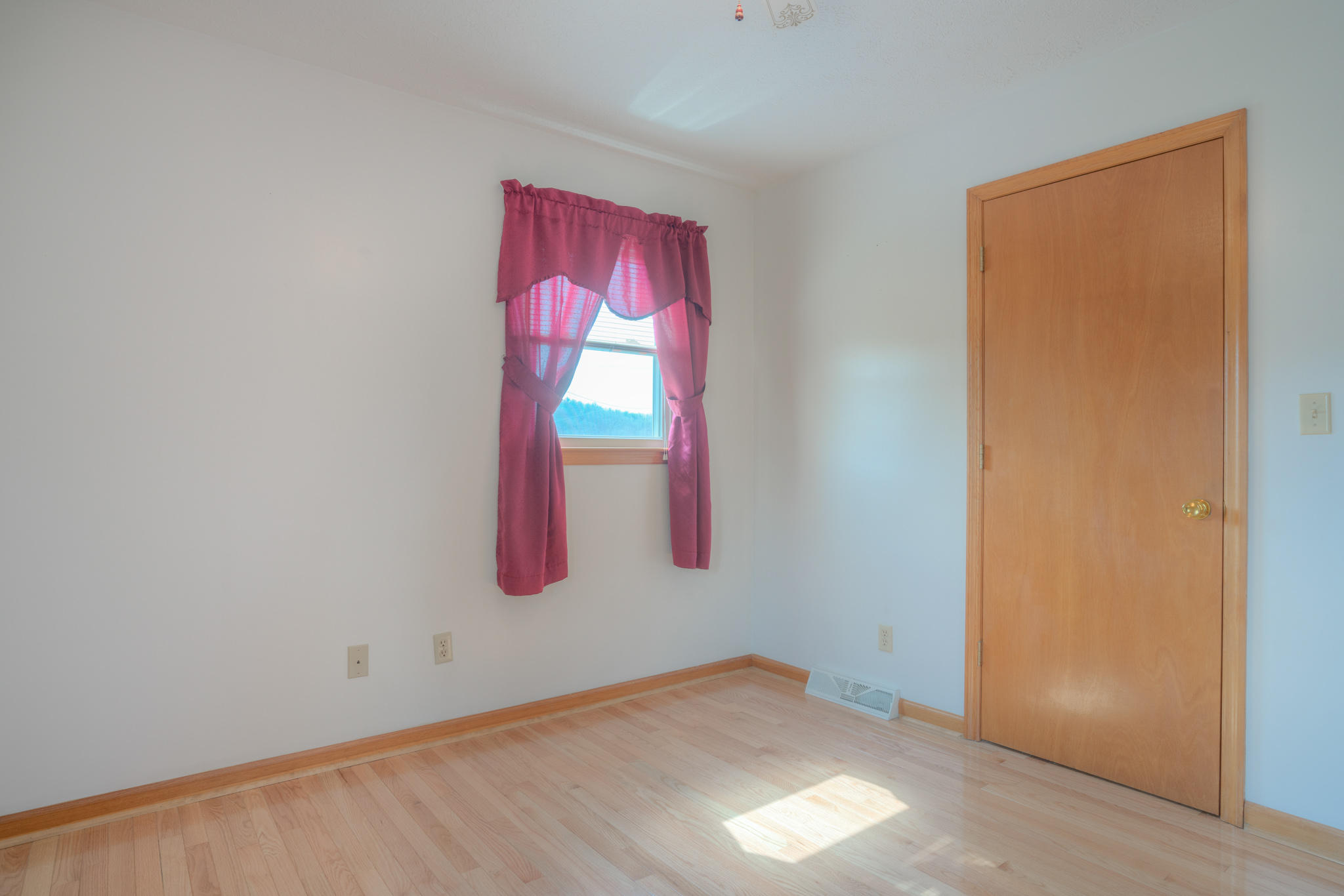 4964 Lizzie Gunn Road Pulaski, VA 24301 - Photo 16 of 31