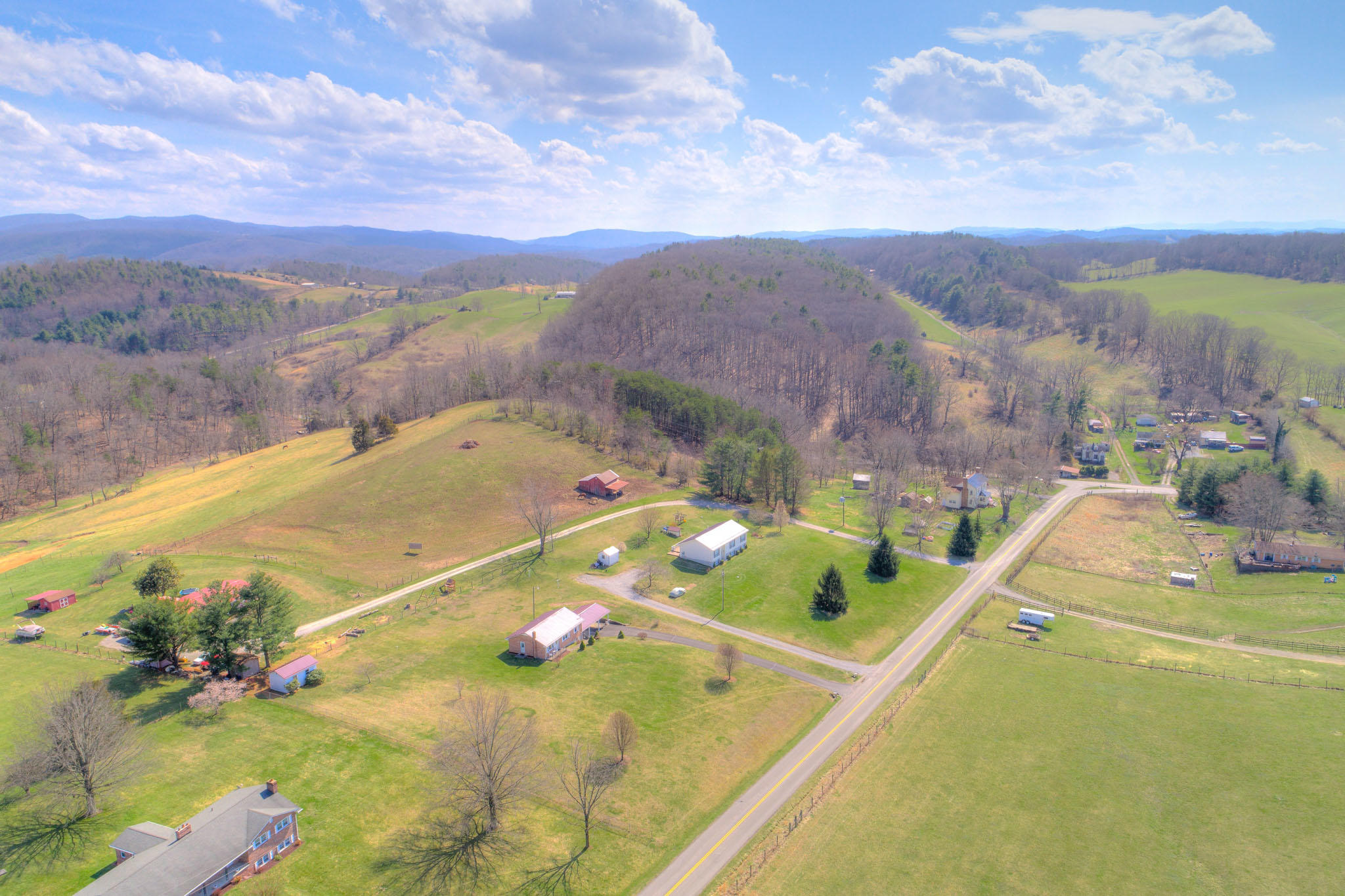 4964 Lizzie Gunn Road Pulaski, VA 24301 - Photo 26 of 31 a view of a tennis court