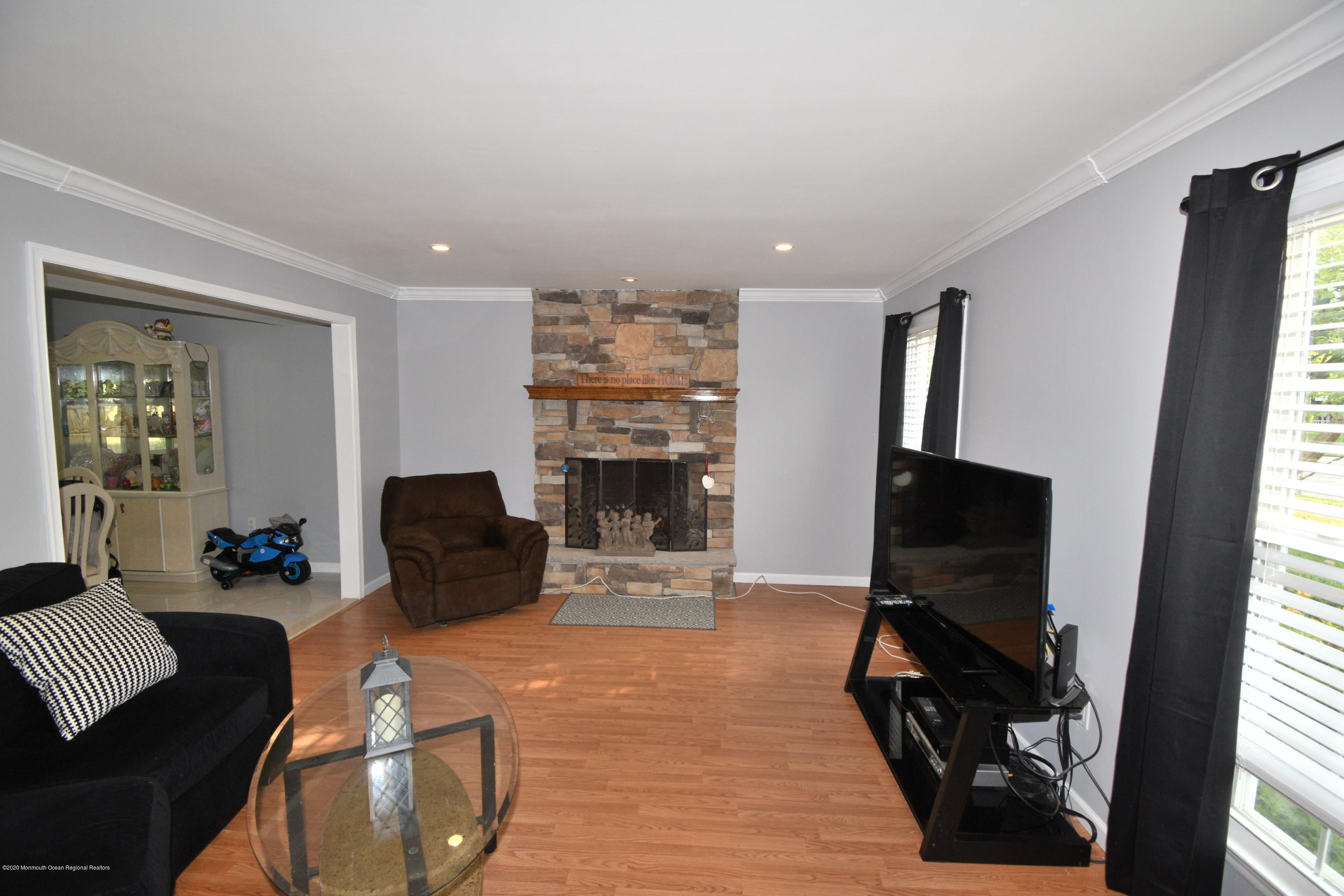 8 Templer Way Hazlet, NJ 07730 - Photo 4 of 19 DSC_2762