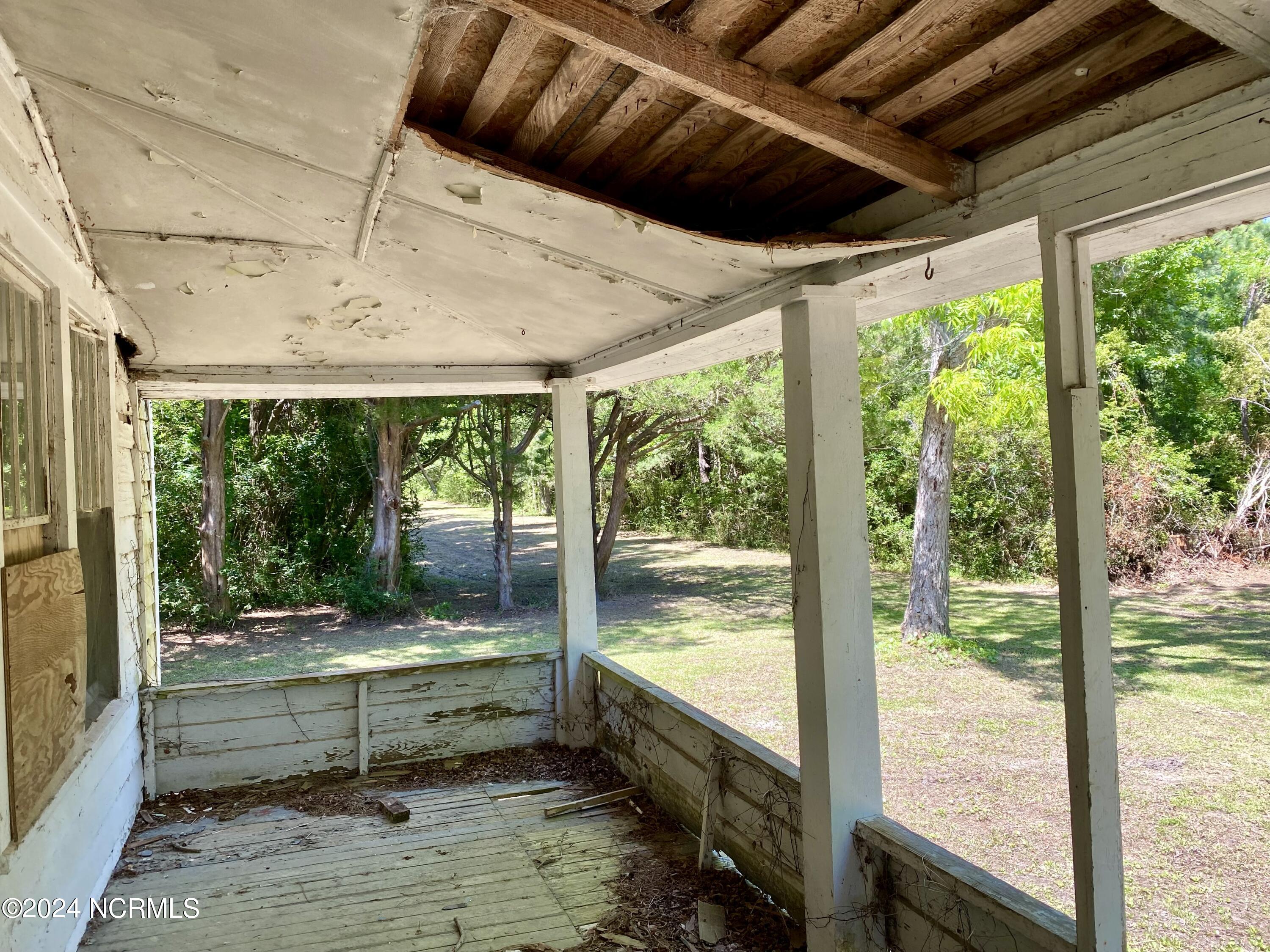 1-2 Landing Road Beaufort, NC 28516 - Photo 11 of 12 Porch (Use caution)