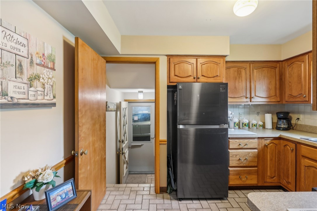 919 Pinecrest Road Girard, OH 44420 - Photo 22 of 42 Main Floor Kitchen